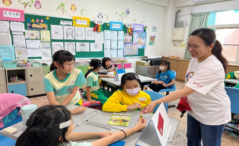 “CoCo Teachers” guided elementary school students through scenario-based games to teach them about risk awareness.