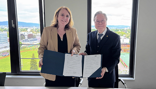 Dr. Hank Huang, led a delegation to Abu Dhabi to sign an MoU with H.E. Noura Alblooshi, General Manager of EIF, under the patronage of H.E. Khaled Balama, Governor of CBUAE and Chair of EIF Board of Directors.